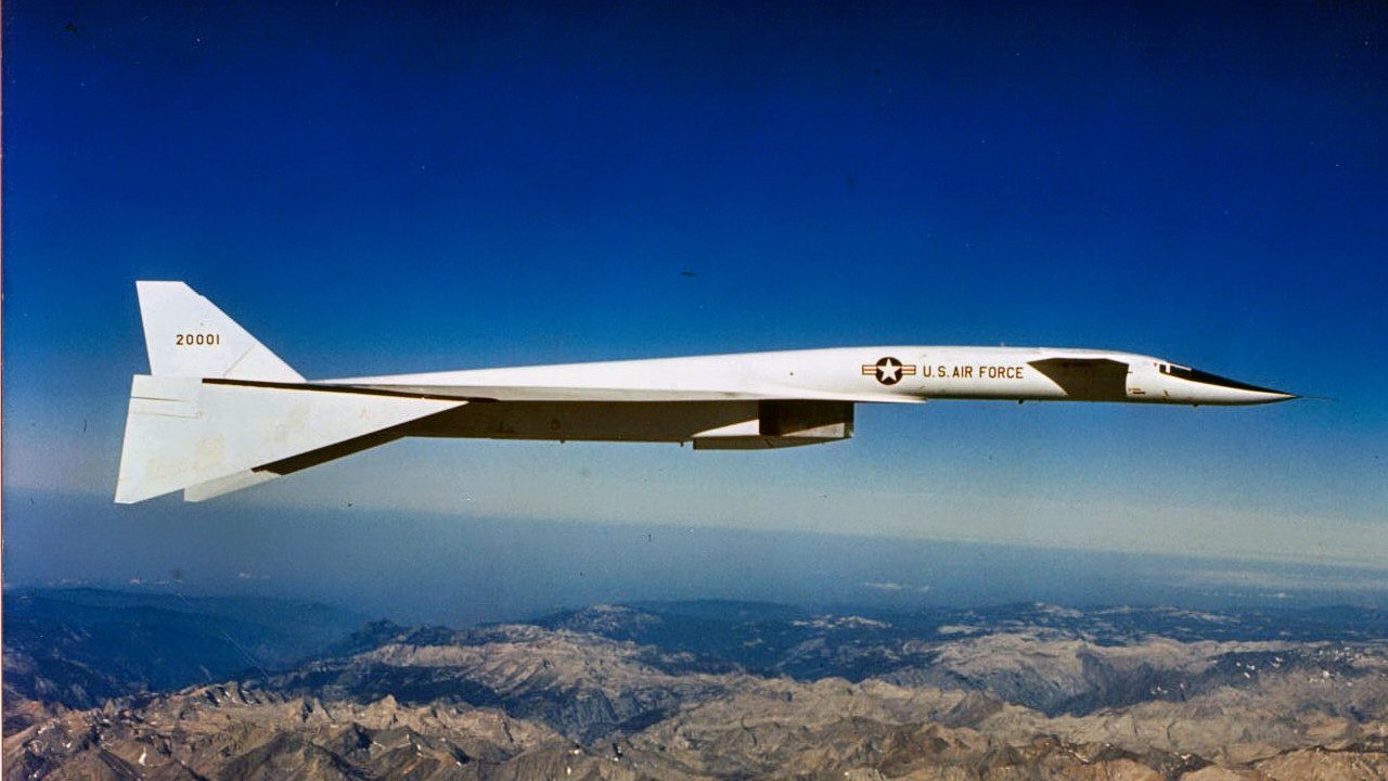 XB-70 Valkyrie: The Mach 3 Bomber Built To Replace The B-52 | The ...